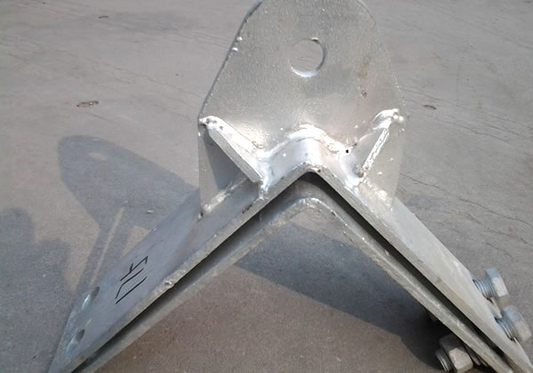 Strain fastening clip